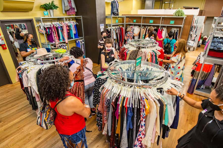 NYC: Manhattan Secondhand Shopping Day Tour - Key things you will notice fast