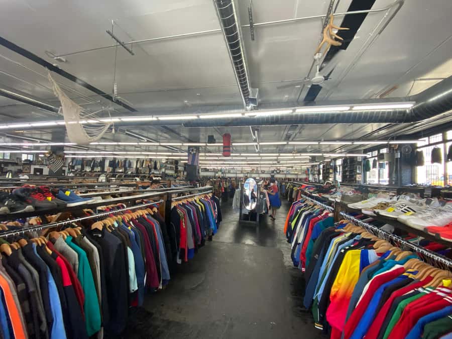NYC: Manhattan Secondhand Shopping Day Tour - The Garment District block: 3.5 hours to turn browsing into real outfits