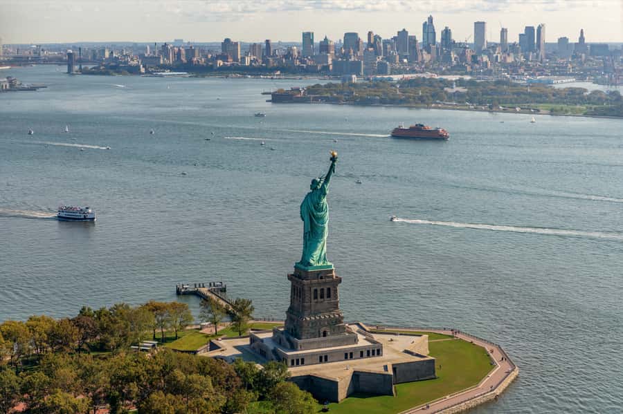 NYC: Manhattan Sightseeing Helicopter Tour - Price and value: what $299 buys, what can cost extra, and why it still sells out