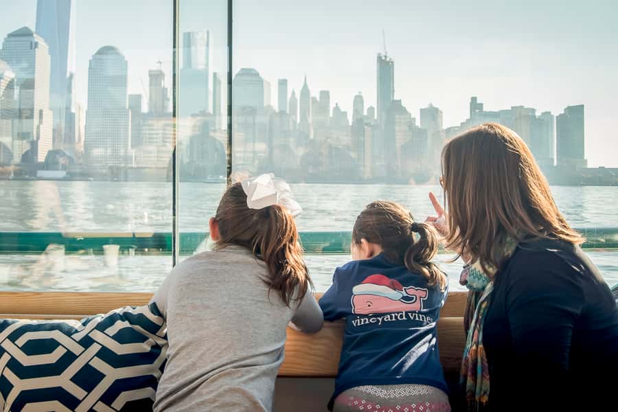 NYC: Manhattan Skyline Brunch Cruise with a Drink - Who should book this brunch cruise (and who might pass)