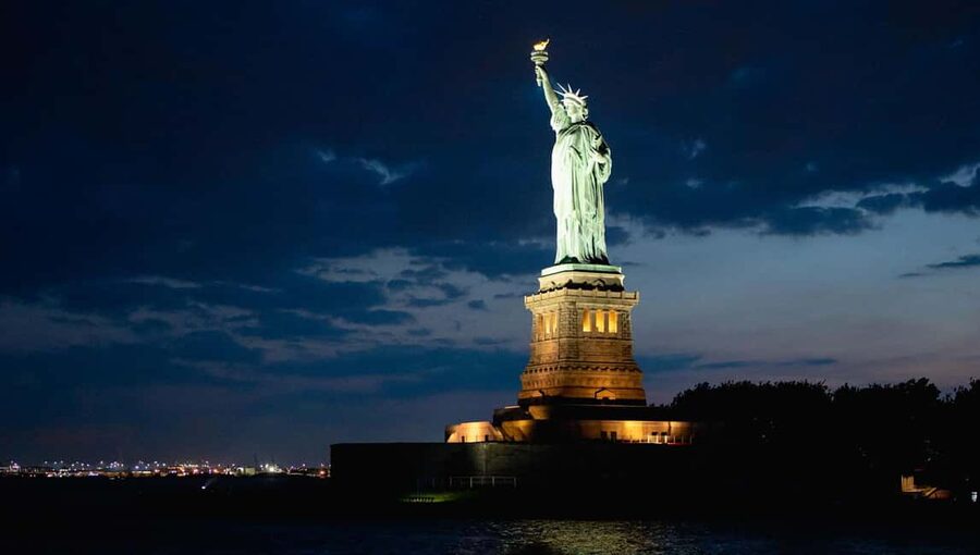 NYC: Manhattan Skyline Dining Cruise - Why This 3-Hour Harbor Cruise Works for NYC Night Views