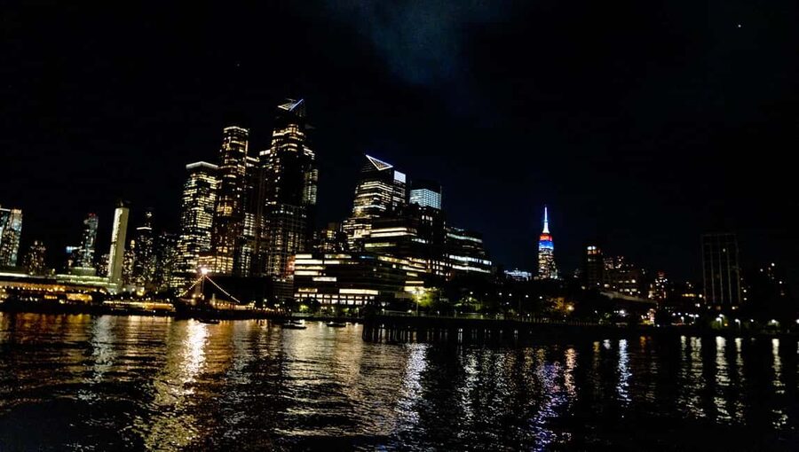 NYC: Manhattan Skyline Dining Cruise - The Skyline Route You’ll Actually See: Liberty, Brooklyn Bridge, and Empire State