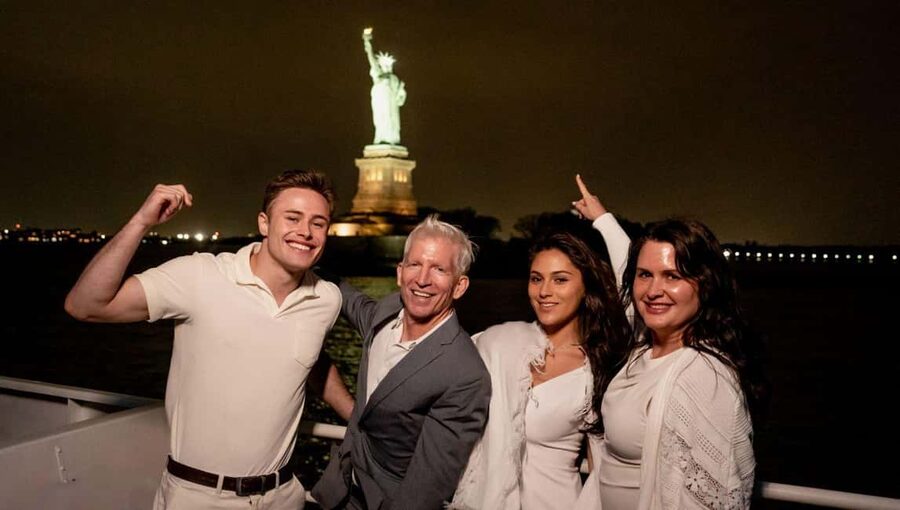 NYC: Manhattan Skyline Dining Cruise - The Dinner Choice: Buffet vs Premier Plated (And What It Means for Your Night)