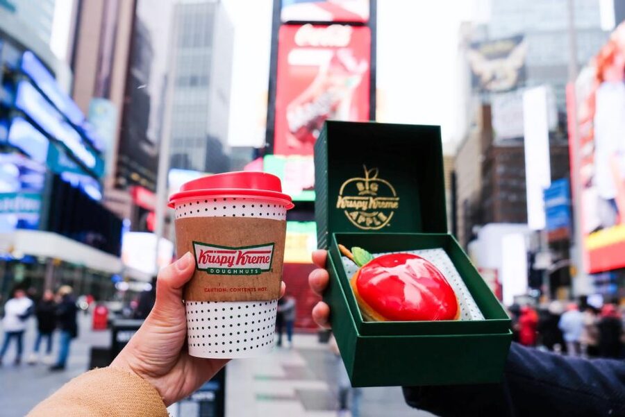 NYC: Midtown Holiday Donut and Hot Chocolate Adventure - Fifth Avenue Store Windows, Midtown Gist Without the Exhaustion