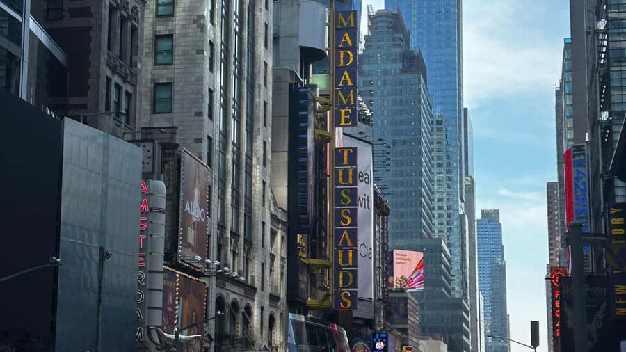 NYC Midtown Manhattan Times Square & Skyscraper Walking Tour - Start at the Army Recruiting Office in Times Square, Then Jump Into Photos