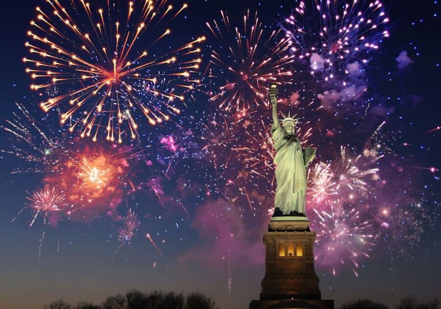 NYC: New Year's Eve Buffet Dinner Fireworks Harbor Cruise - Indoor climate control vs rooftop photos, the comfort choice