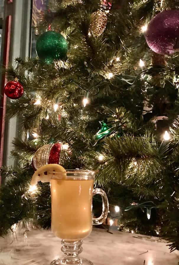 NYC: New Year's Eve Drinks, History and Ball Drop Tour - Drinks, food, and what you should expect to actually eat