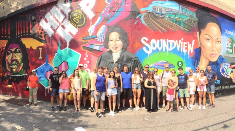 NYC: New York City Contrasts Tour through Harlem, The Bronx, Queens and Brooklyn - Harlem: Cotton Club, Apollo Theater, and the brownstone look