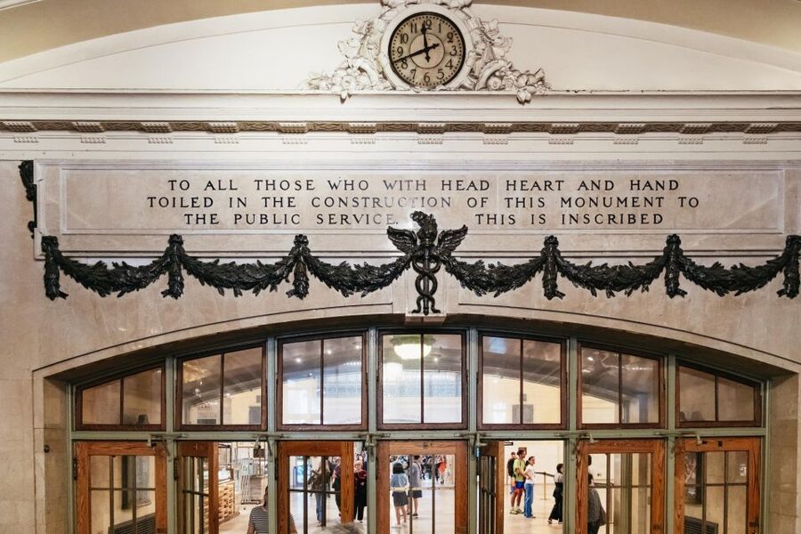 NYC: Official Grand Central Terminal Guided Tour - Main concourse hits: clocks, sightlines, and why the first stop matters
