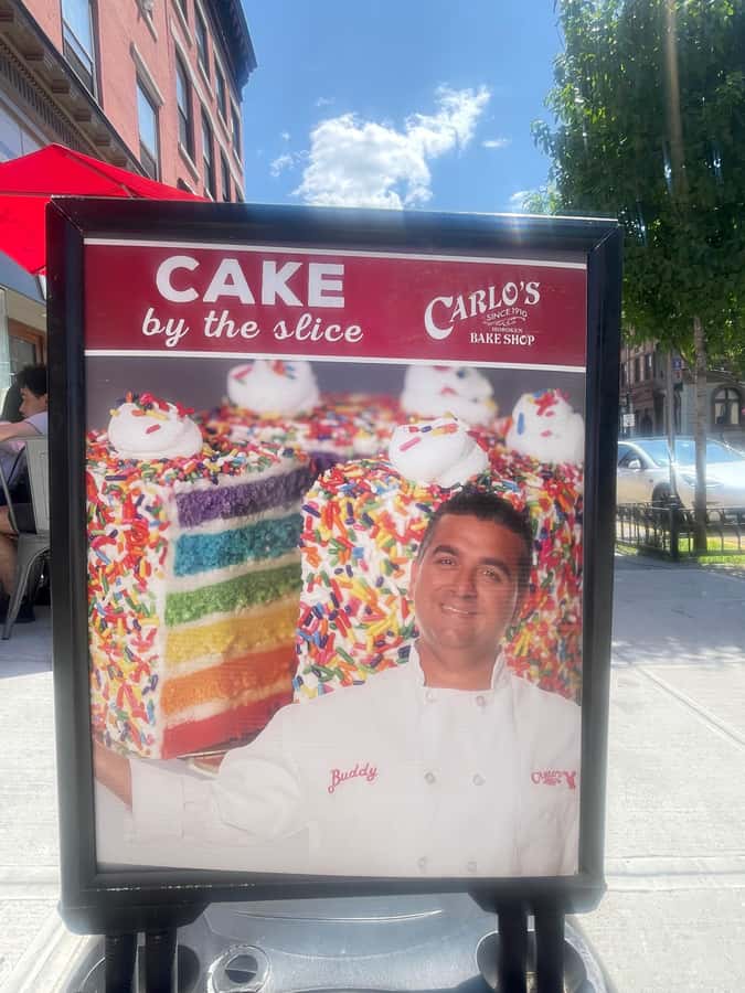 NYC: Panoramic Tour by Air, Water and Land - Carlo’s Bakery photo stop, quick food culture time