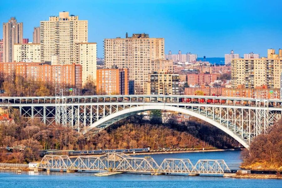 NYC: Private Contrast Tour of New York - Williamsburg in Brooklyn, Then Your Choice: Brooklyn Bridge or Mulberry St