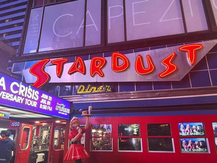 NYC: Private Home Alone 2 Stretch Limousine Tour with Pizza - How the Home Alone 2 Limo Format Feels in Real Life