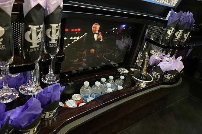NYC Private Tour With Tour Guide-Stretch Limo, SUV Or Luxury Van - Hotel and Airbnb pickup: the time-saver you feel immediately
