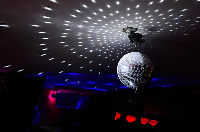NYC Pub Crawl Tour - Stop Two: Lower East Side Bars and Club Momentum
