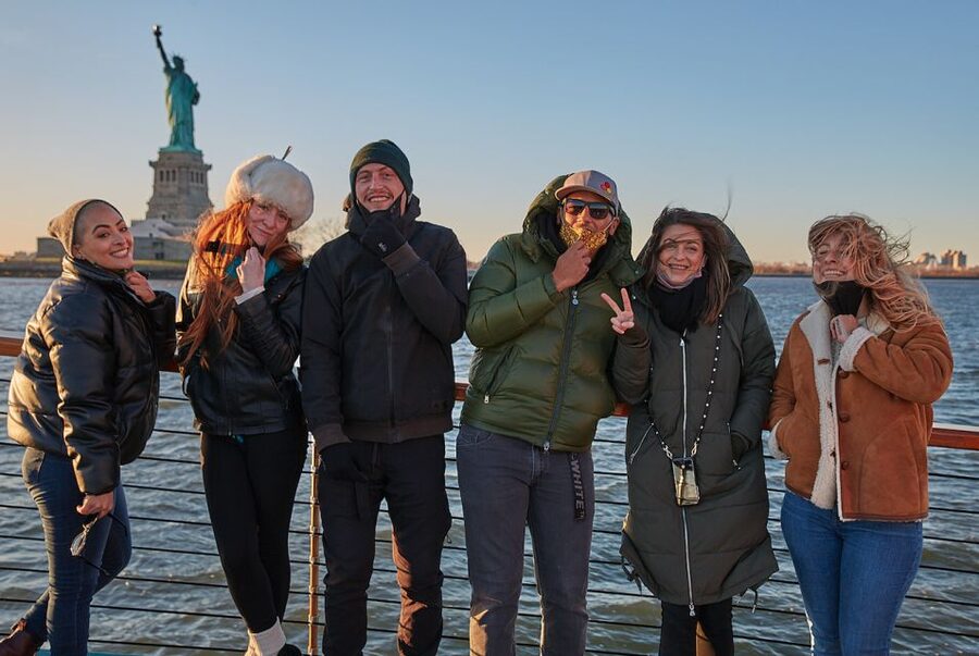 NYC: Romantic Valentine's Day Champagne Cruise - A 1920s-Style Valentine Champagne Cruise, Done Like a Proper Date
