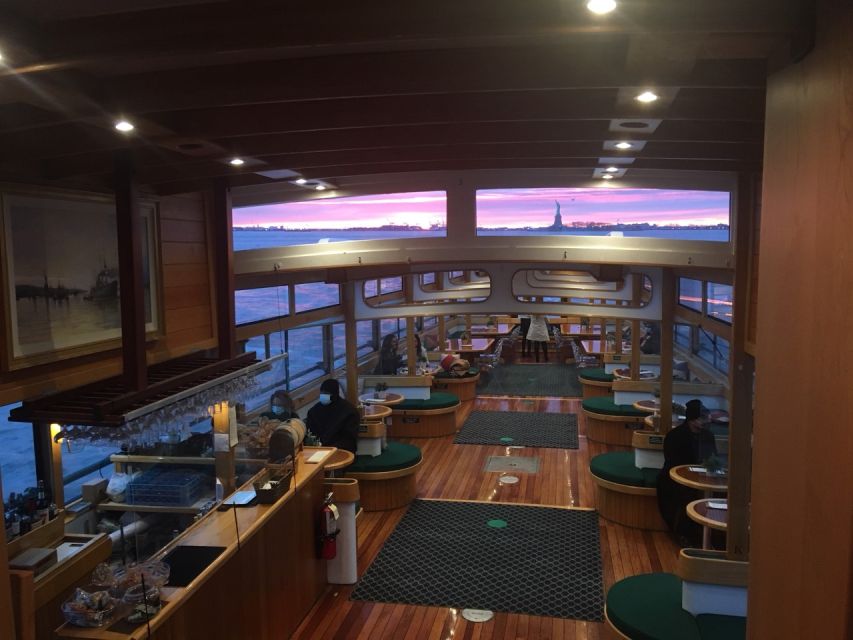 NYC: Romantic Valentine's Day Champagne Cruise - Dress Smart: Warm Indoors, Cool Outdoors
