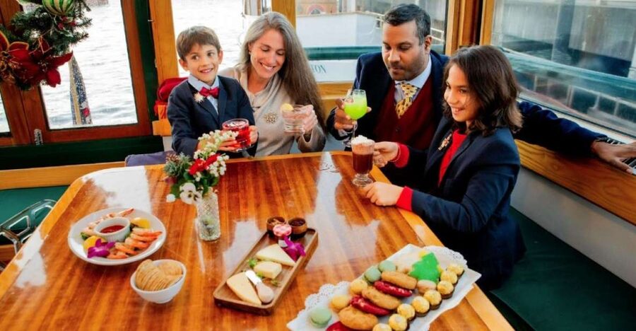NYC: Sightseeing Holiday Cruise with Drink - Key Highlights You’ll Actually Care About