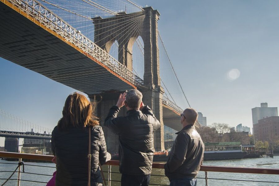 NYC: Sightseeing Holiday Cruise with Drink - Heated Salon vs Open Deck: How to Choose Your Viewing Spot