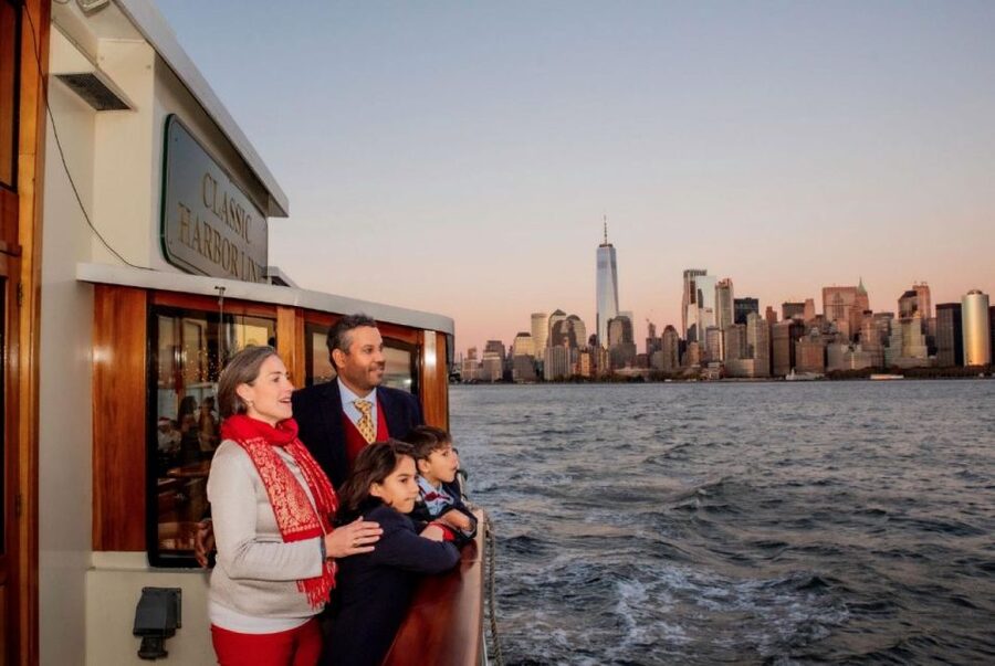 NYC: Sightseeing Holiday Cruise with Drink - Weather, Music, and Winter Comfort That Actually Works
