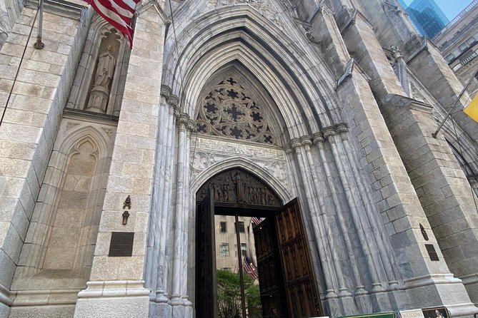 NYC: St. Patrick's Cathedral Official Self-Guided Audio Tour - Audio in your hands: devices, earbuds, and how to make it actually work