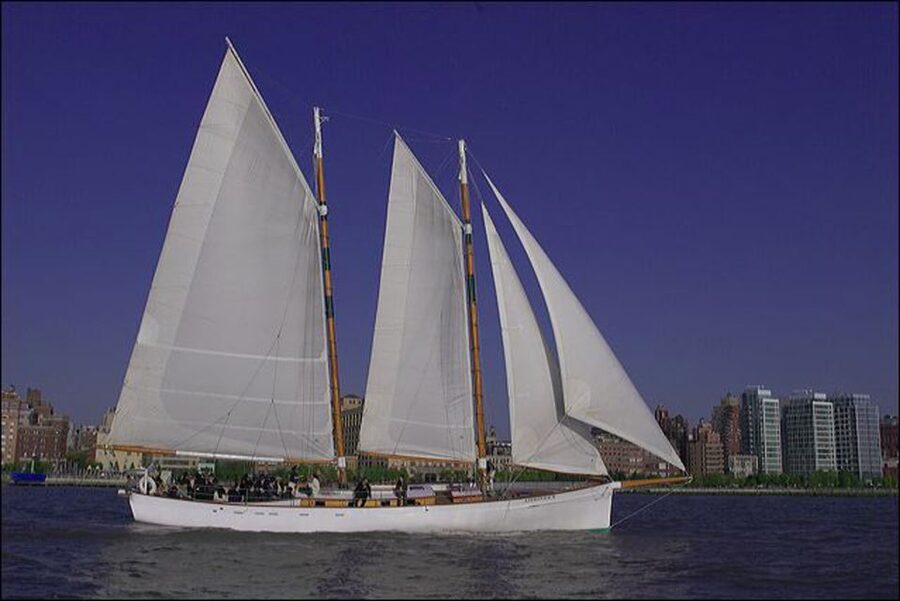 NYC: Statue of Liberty Day Sail on the Schooner Adirondack - Entering Chelsea Piers from Pier 62: Where the trip actually starts