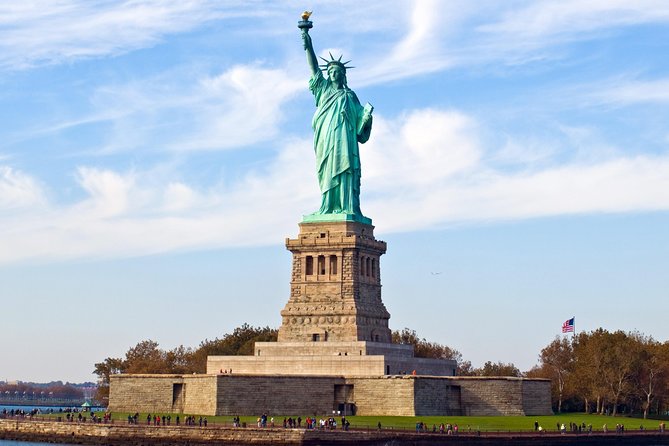 NYC Statue of Liberty Ferry and Transfer - The 6-hour loop that hits the big three