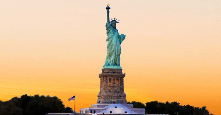 NYC: Statue of Liberty Sunset Cruise Skip-the-Line Ticket - Music, Drinks, and the Onboard Comfort Setup
