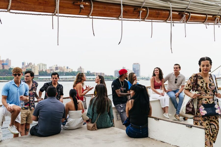 NYC: Sunset Jazz Sail aboard the 'Clipper City' - Drinks and light snacks: what’s included and how the bar works