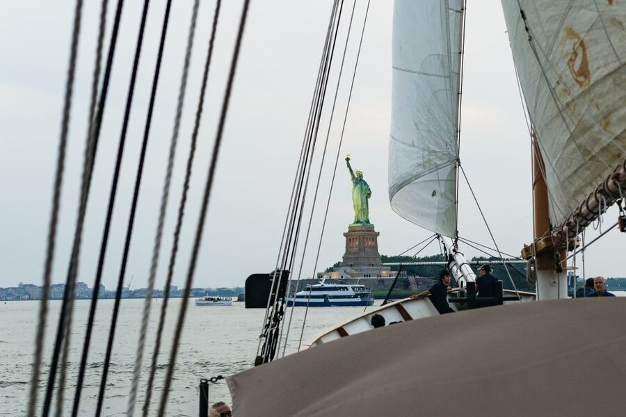NYC: Sunset Jazz Sail aboard the 'Clipper City' - Crew and boat comfort on the Clipper City