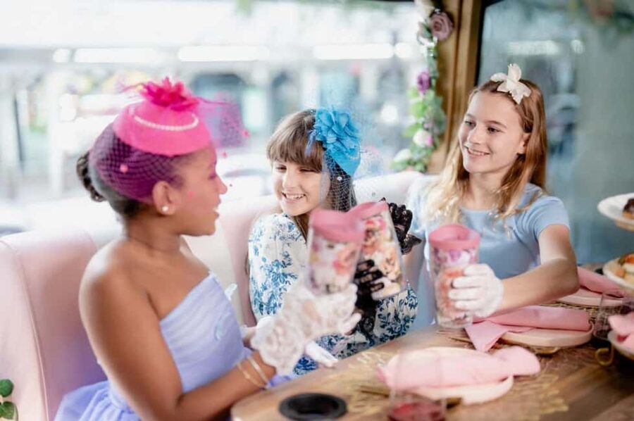 NYC: Tea Around Town Bus Tour with Live Entertainment - Live entertainment on the move: charming, not chaotic