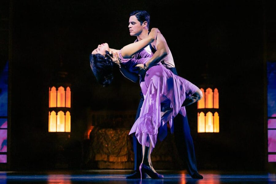 NYC: The Great Gatsby the Musical on Broadway - Roaring 20s sets and costumes: why the visuals matter
