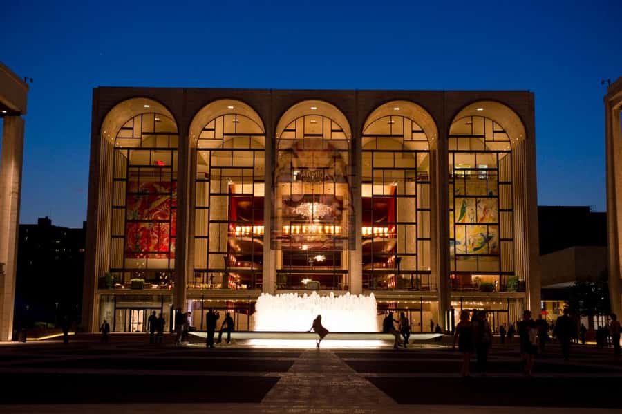 NYC: The Metropolitan Opera Tickets - How the Met language support works in real life