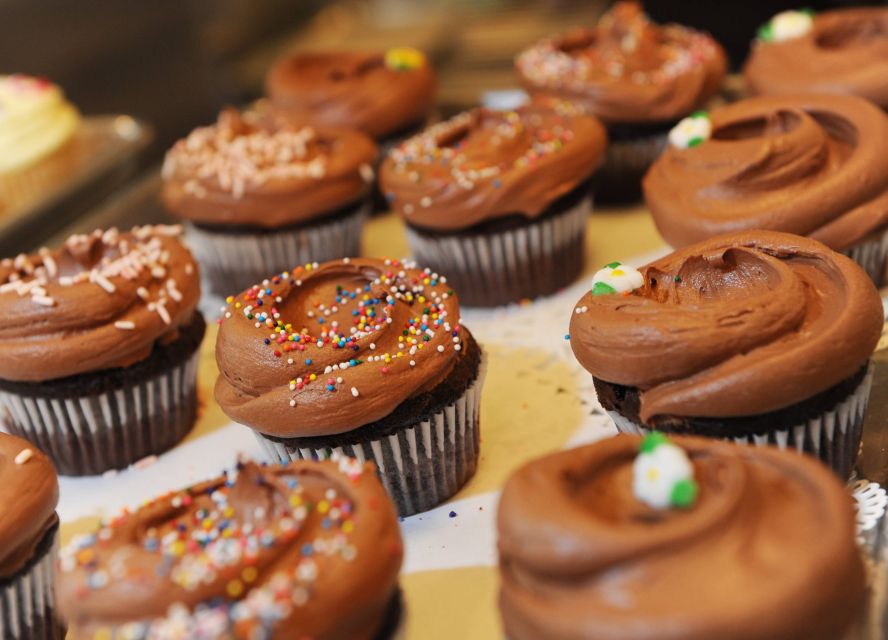 NYC: The Original Cupcake Tour of Greenwich Village - Seven Tastings in One Route, What the Stops Usually Feel Like