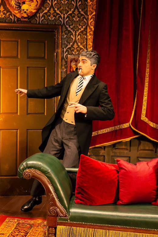 NYC: The Play That Goes Wrong Ticket at New World Stages - Practical comfort tips for a chaos-filled comedy night
