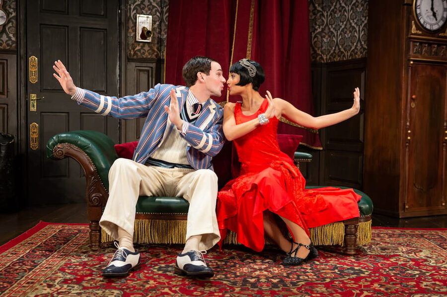 NYC: The Play That Goes Wrong Ticket at New World Stages - The Play That Goes Wrong plot, Murder at Haversham Manor disaster mode