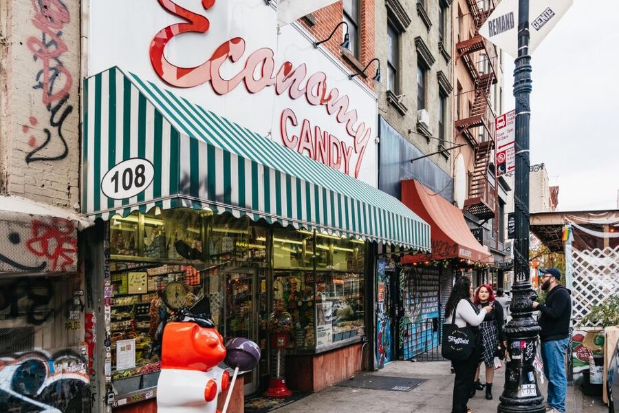 NYC: Traditional Immigrant Foods Guided Walking Tour - Bagels and bialys at Kossar’s: the street-food shortcut