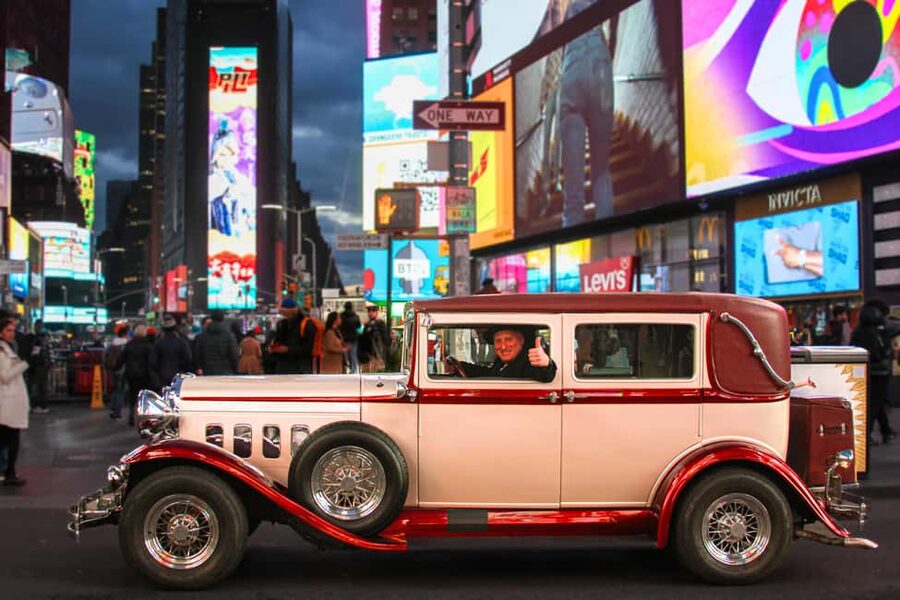 NYC: Vintage Car Night Tour - Meet at Central Park Cafe, then settle into a tight 2-hour loop