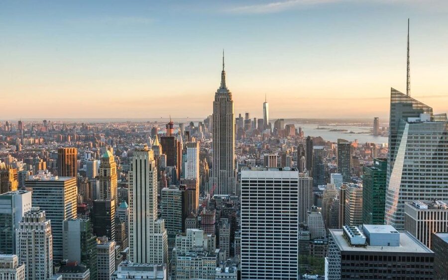 NYC: Walking Tour with Local Guide and 30+ Top NYC Sights - Key things that make this tour worth your time