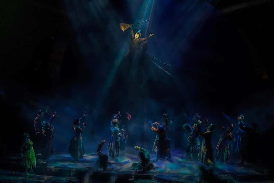 NYC: Wicked The Musical on Broadway - The stage experience: songs, set design, and acting