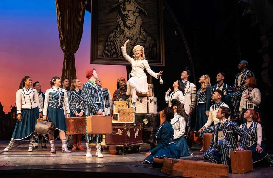 NYC: Wicked The Musical on Broadway - Story and characters: Elphaba and Glinda’s split path