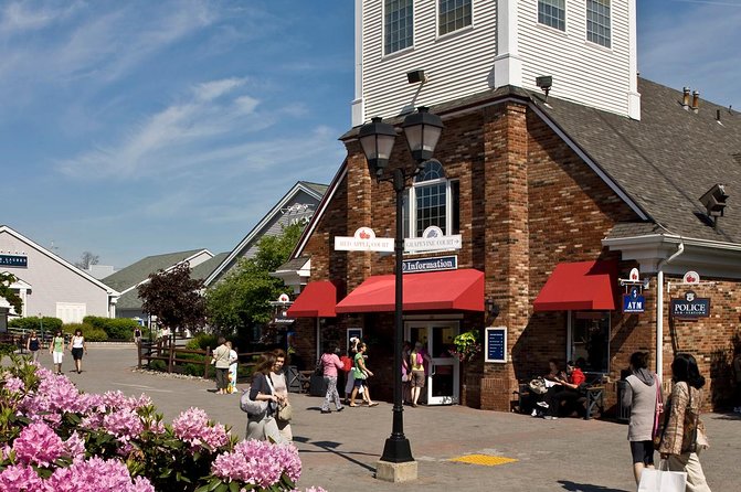 NYC: Woodbury Common Premium Outlets Shopping Round Trip Service - Riding to Woodbury Common: timing, comfort, and what to expect onboard