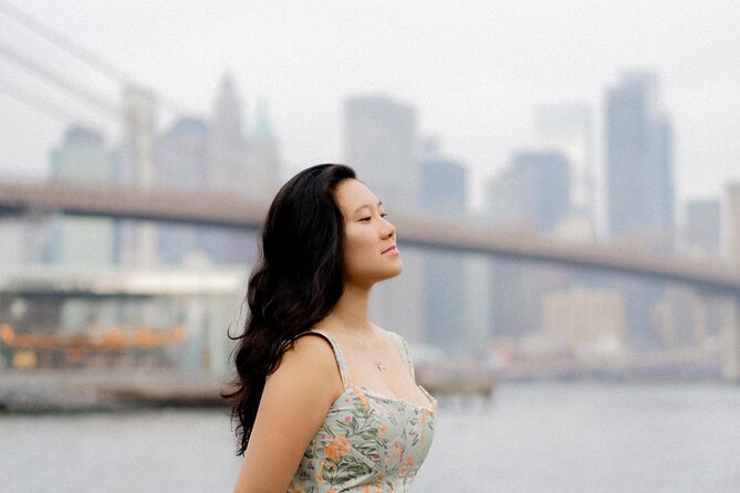 Photoshoot Tour in New York City - Crossing the Brooklyn Bridge, the architecture shot that feels like a memory