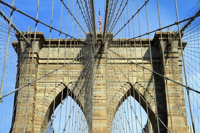 Private Brooklyn Bridge Tour with a Local - City Hall Park Finish: See the Manhattan Side From a Smart Exit