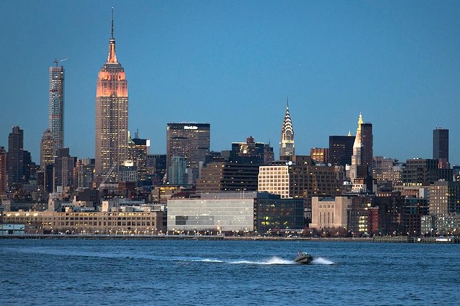 PRIVATE Manhattan Speedboat Tour - Up to 12 passengers - Captain-Led Narration, Photo Positioning, and How It Feels in Real Time
