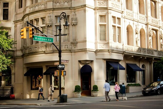 Private New York Christmas Tour with Driver and Guide - Pickup, timing, and how the morning moves
