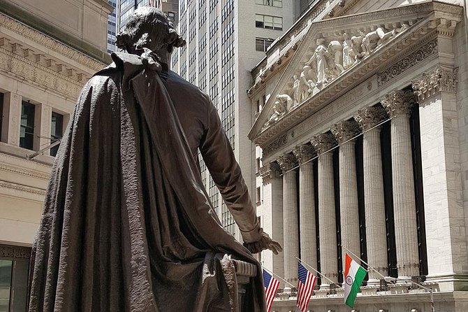 Private New York City Historic Downtown and Wall Street Walking Tour Including 911 Memorial - Bowling Green to Charging Bull: the quick start that sets the tone
