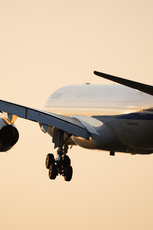 Private NYC Airport Transfer: LGA to Manhattan - Up to 5 - WhatsApp pickup details that reduce the usual airport stress