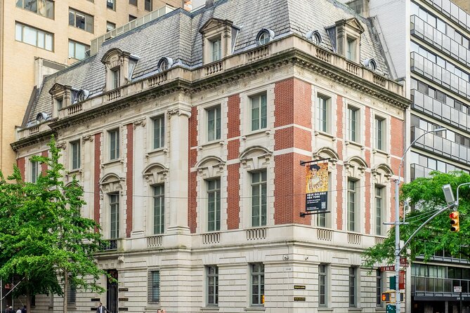 Private Tour New York City in the Gilded Age: A History of High Society - Fifth Avenue’s Most Fashionable Divide