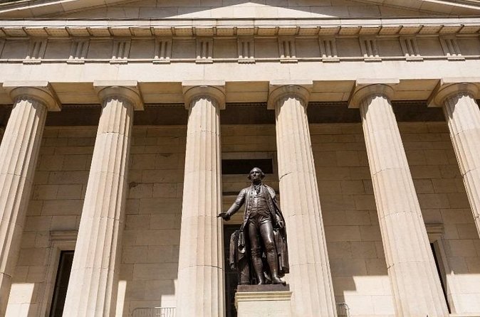 Private Tour of Historic Lower Manhattan and the Financial District NYC - City Hall Park and municipal New York: the power of the end point