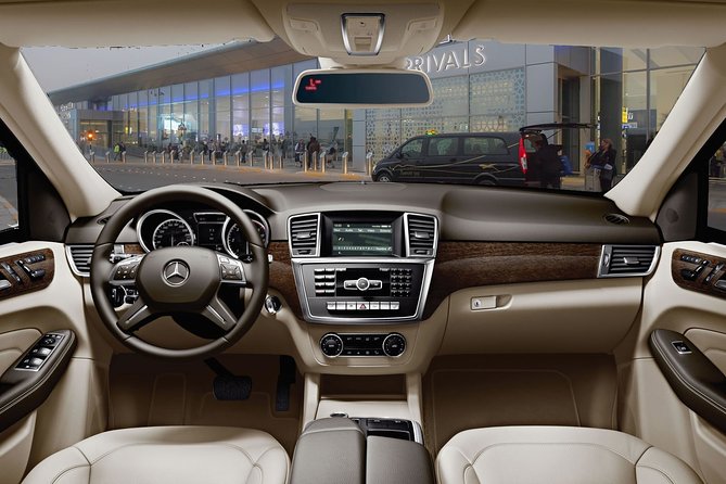 Private Transfer from Manhattan to Newark Liberty Airport (EWR) - Driver behavior matters: punctual, communicative, and professional